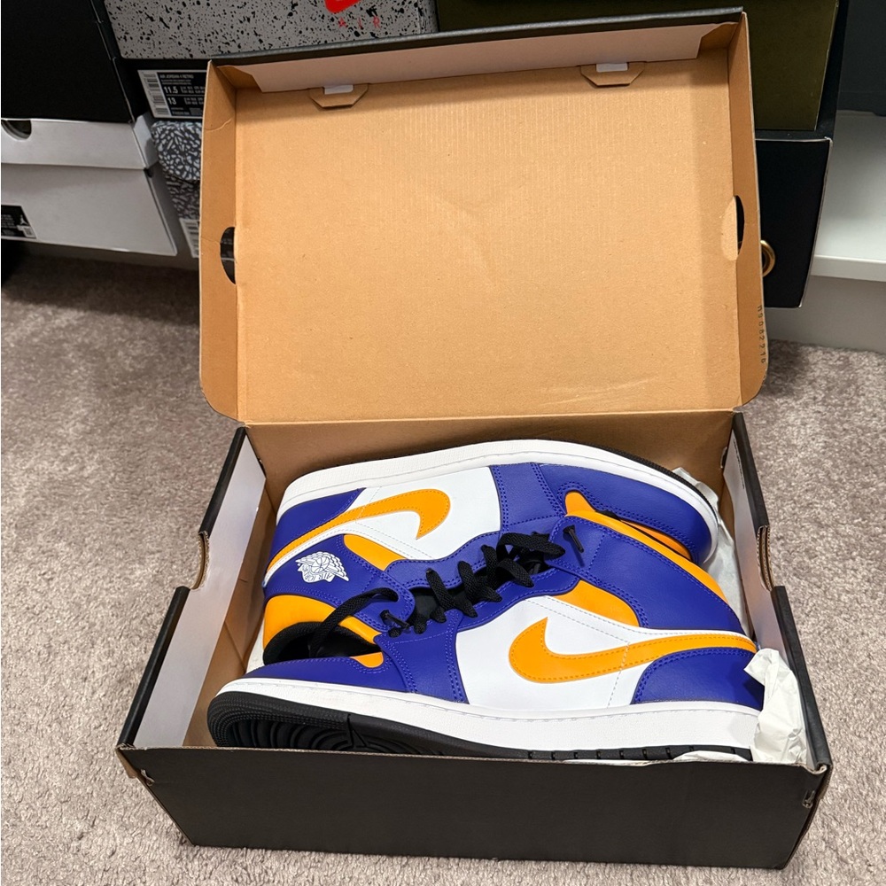 Jordan Air 1 Mid in Dark Concord and Taxi